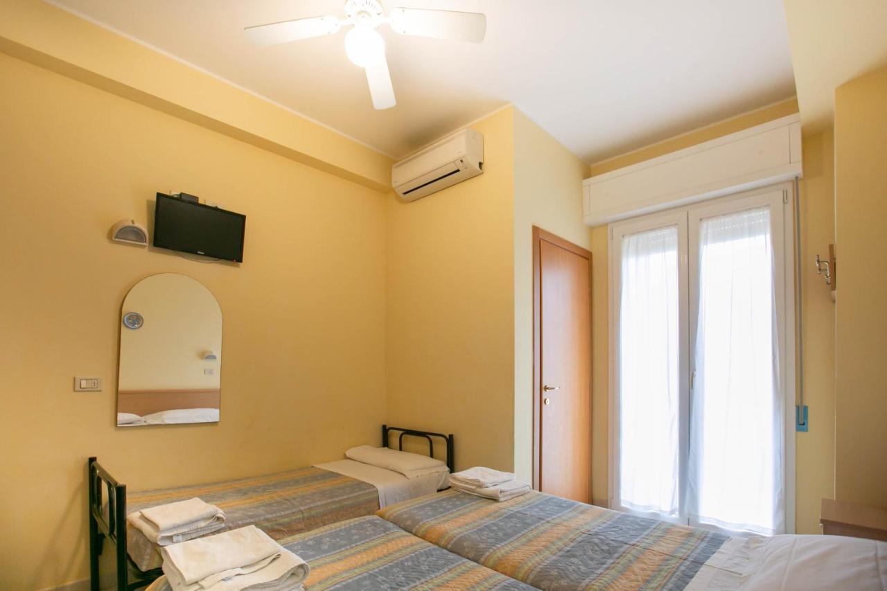 Hotel Valparaiso リミニ エクステリア 写真