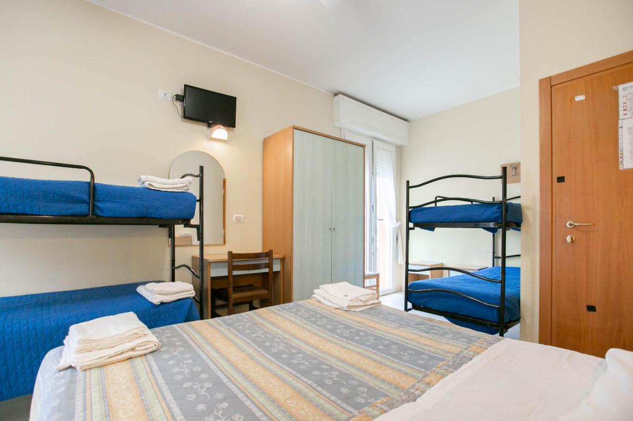 Hotel Valparaiso リミニ エクステリア 写真