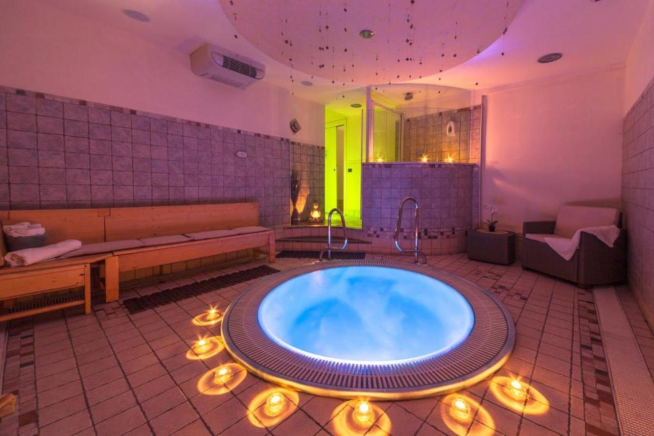 Hotel Valparaiso リミニ エクステリア 写真