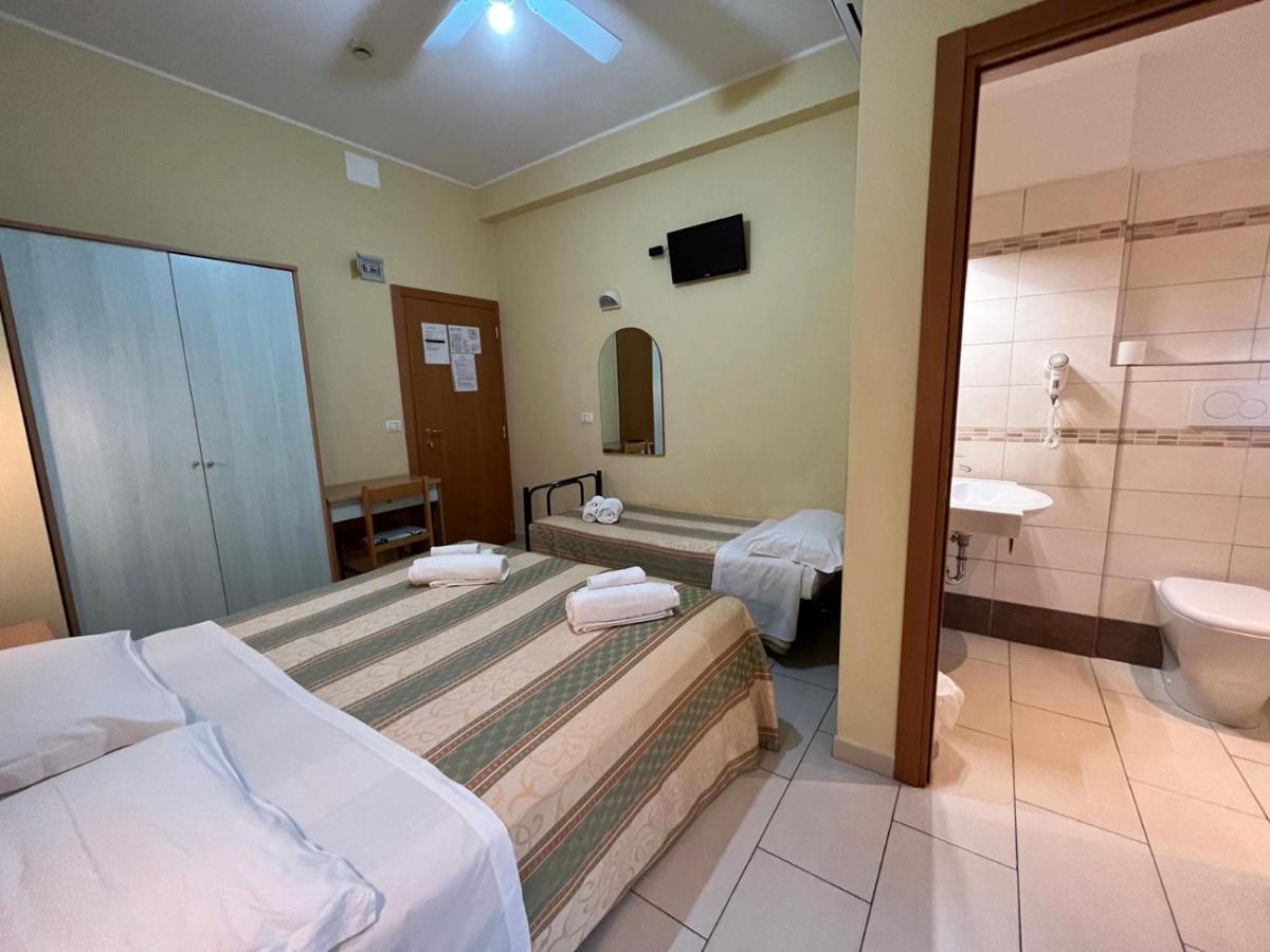 Hotel Valparaiso リミニ エクステリア 写真