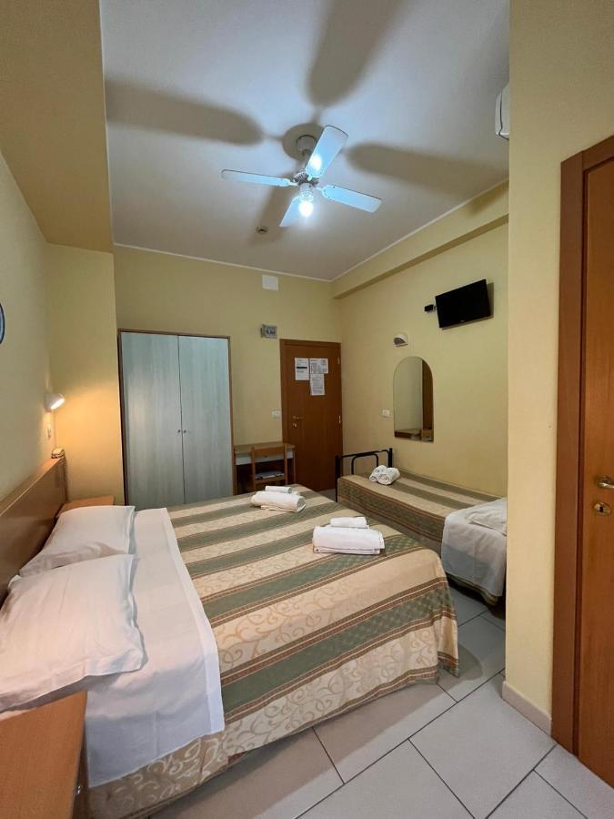 Hotel Valparaiso リミニ エクステリア 写真
