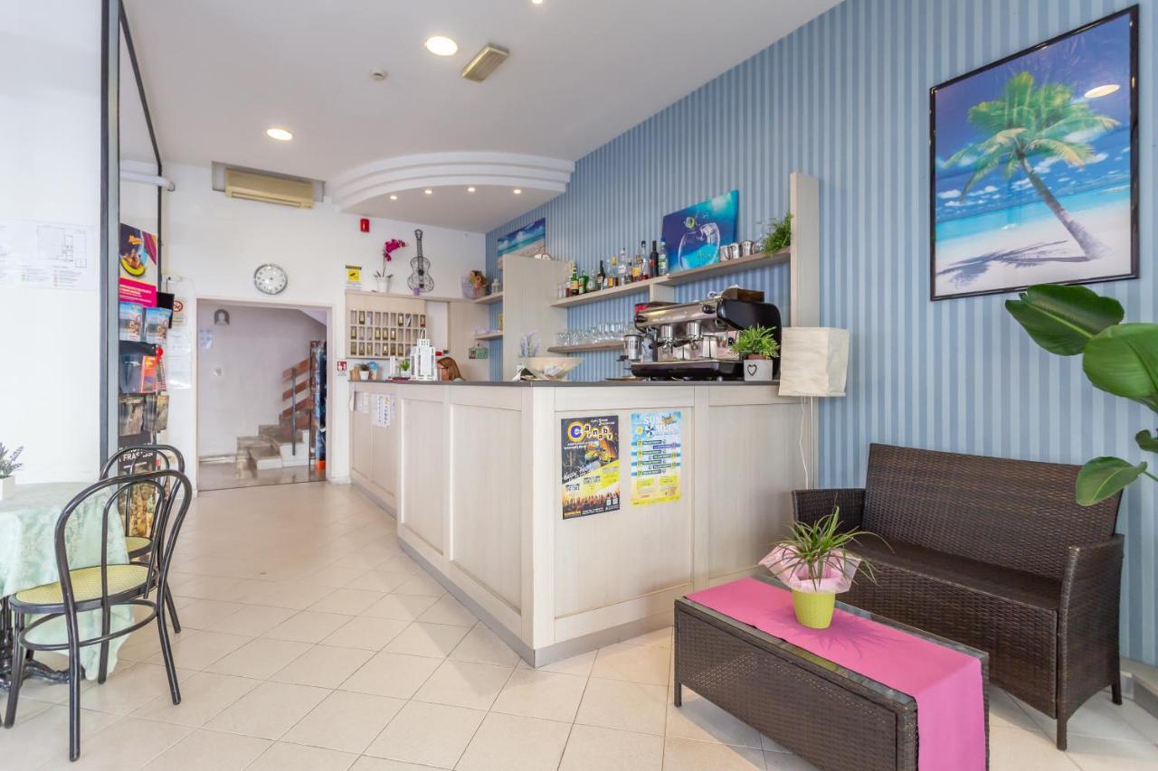 Hotel Valparaiso リミニ エクステリア 写真