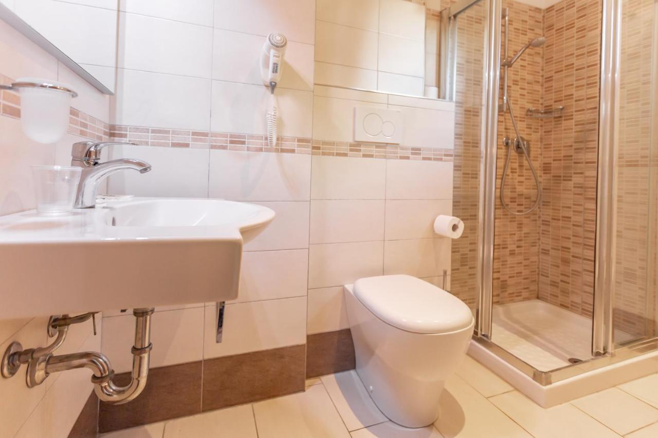 Hotel Valparaiso リミニ エクステリア 写真