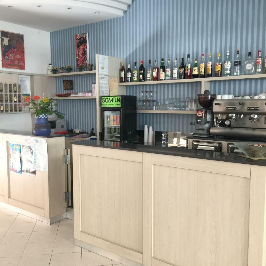 Hotel Valparaiso リミニ エクステリア 写真