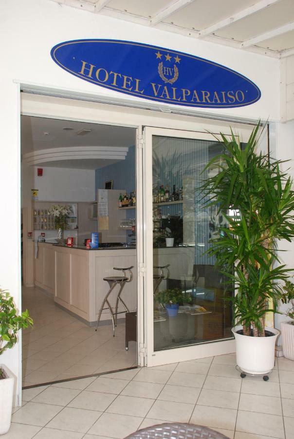 Hotel Valparaiso リミニ エクステリア 写真