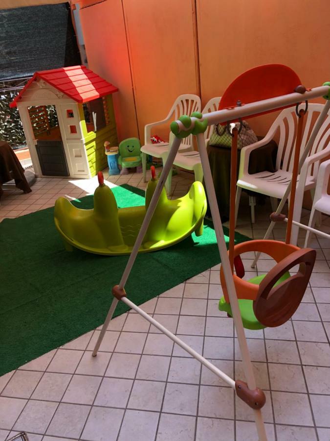 Hotel Valparaiso リミニ エクステリア 写真